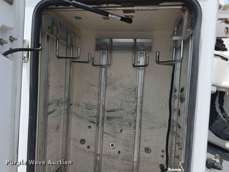 image for item FH6221 2015 Dodge Ram 5500HD bucket truck