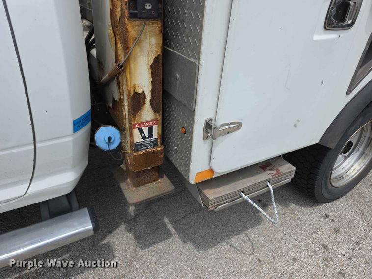 image for item FH6221 2015 Dodge Ram 5500HD bucket truck