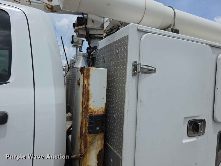 image for item FH6221 2015 Dodge Ram 5500HD bucket truck