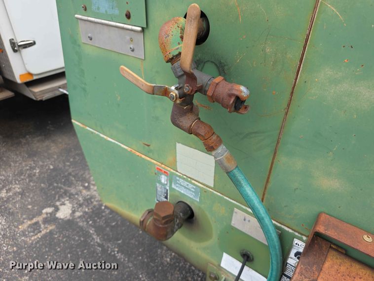 image for item FH6222 1991 Sullair 185DPQJD air compressor