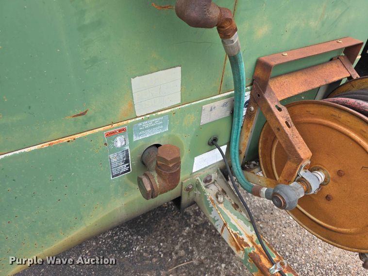 image for item FH6222 1991 Sullair 185DPQJD air compressor