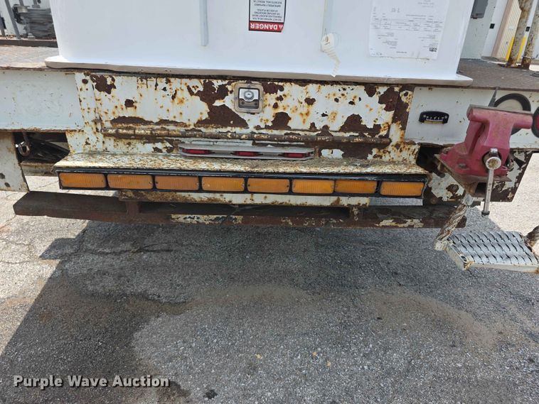 image for item FH6223 2006 International 4400 bucket truck