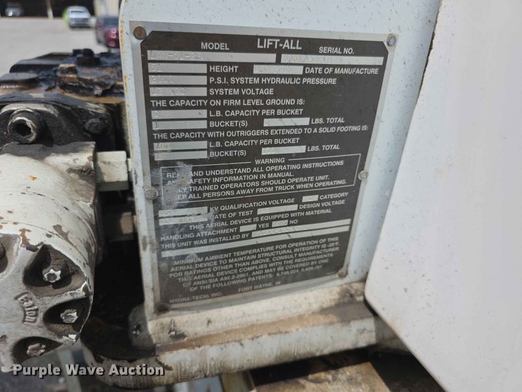 image for item FH6223 2006 International 4400 bucket truck