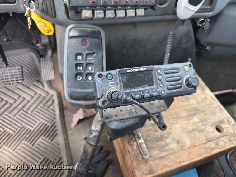 image for item FH6223 2006 International 4400 bucket truck