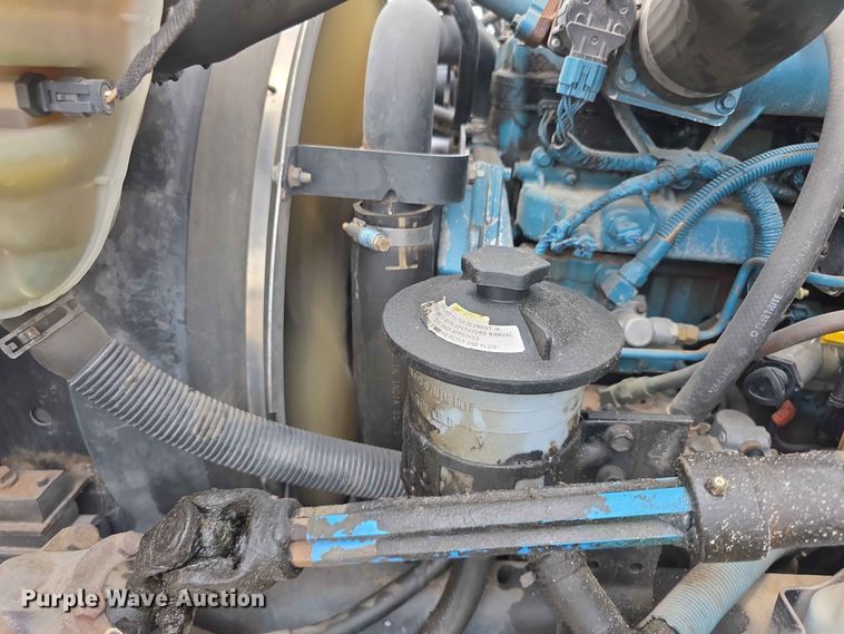 image for item FH6223 2006 International 4400 bucket truck