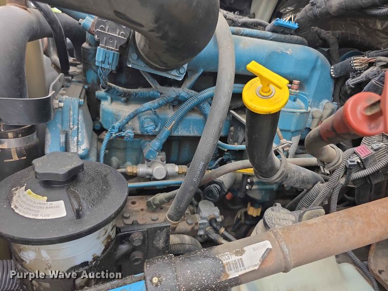 image for item FH6223 2006 International 4400 bucket truck