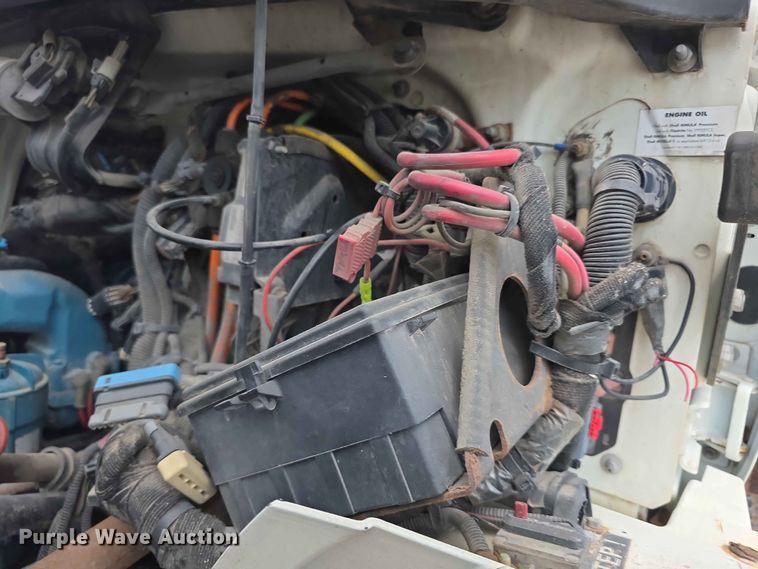 image for item FH6223 2006 International 4400 bucket truck