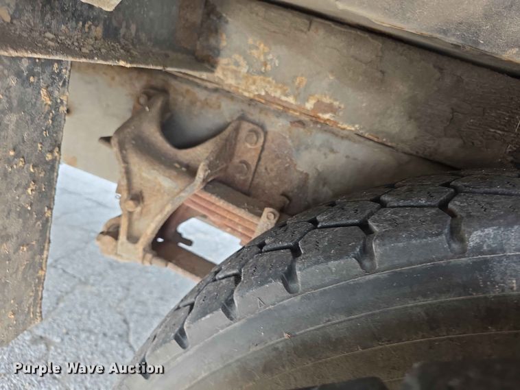 image for item FH6223 2006 International 4400 bucket truck