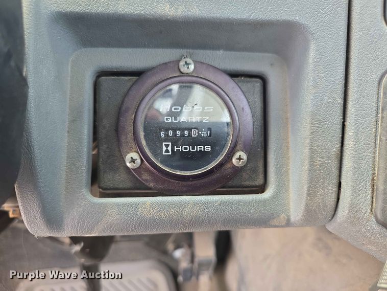 image for item FH6223 2006 International 4400 bucket truck