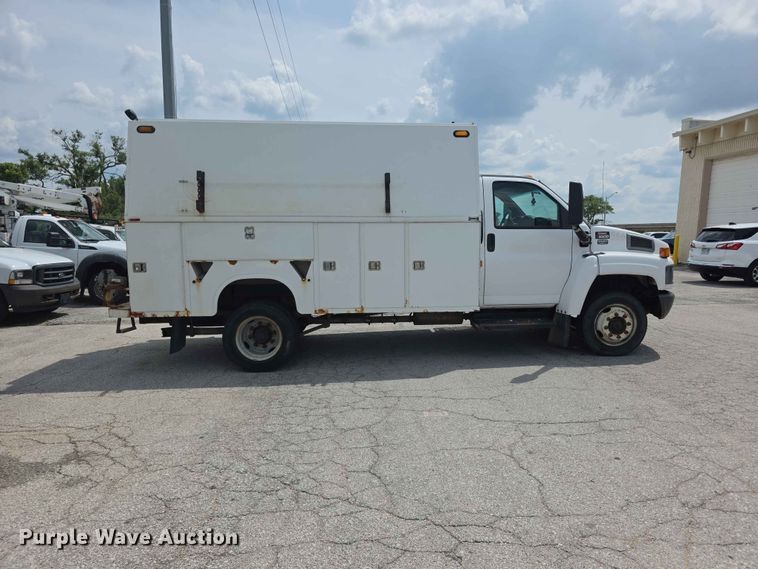image for item FH6224 2005 GMC C5500 utility / service truck