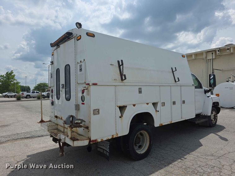 image for item FH6224 2005 GMC C5500 utility / service truck