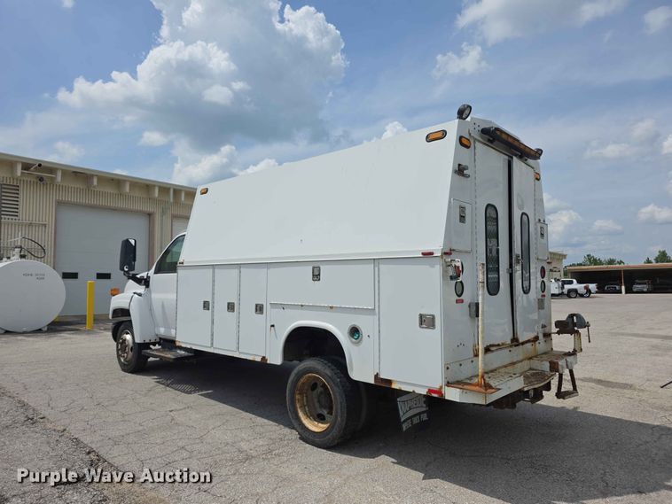 image for item FH6224 2005 GMC C5500 utility / service truck