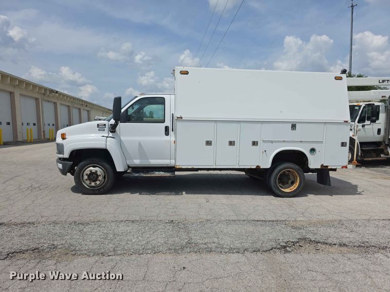 image for item FH6224 2005 GMC C5500 utility / service truck