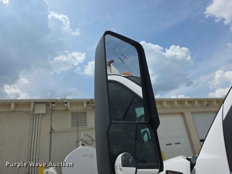 image for item FH6224 2005 GMC C5500 utility / service truck