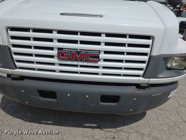 image for item FH6224 2005 GMC C5500 utility / service truck