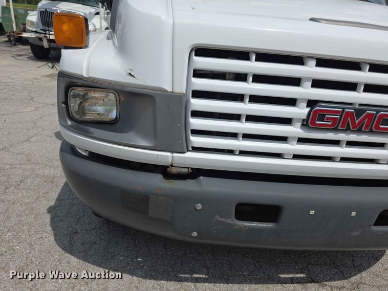 image for item FH6224 2005 GMC C5500 utility / service truck