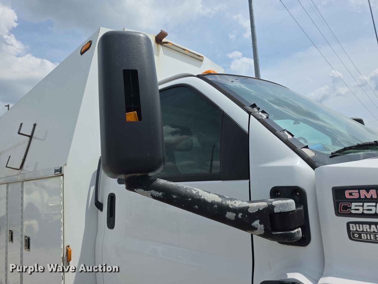 image for item FH6224 2005 GMC C5500 utility / service truck
