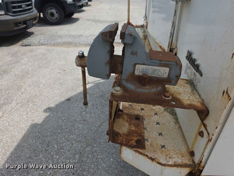 image for item FH6224 2005 GMC C5500 utility / service truck