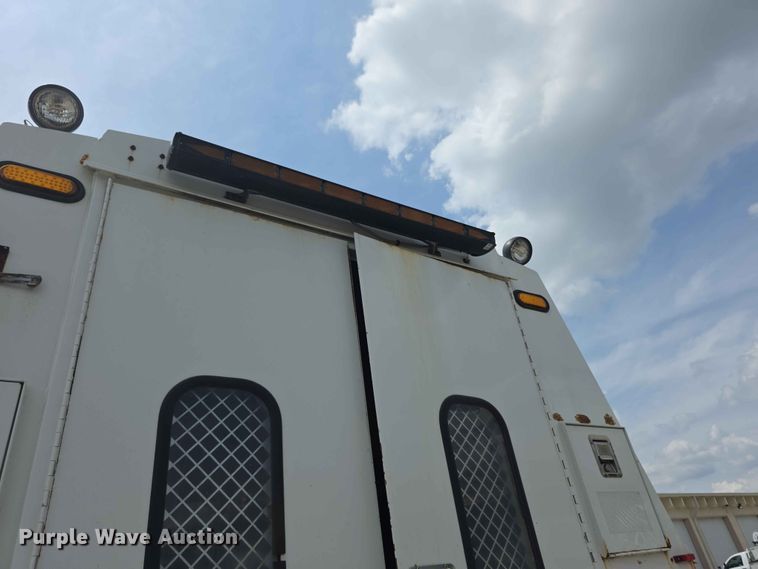 image for item FH6224 2005 GMC C5500 utility / service truck