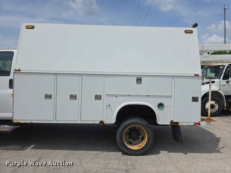 image for item FH6224 2005 GMC C5500 utility / service truck