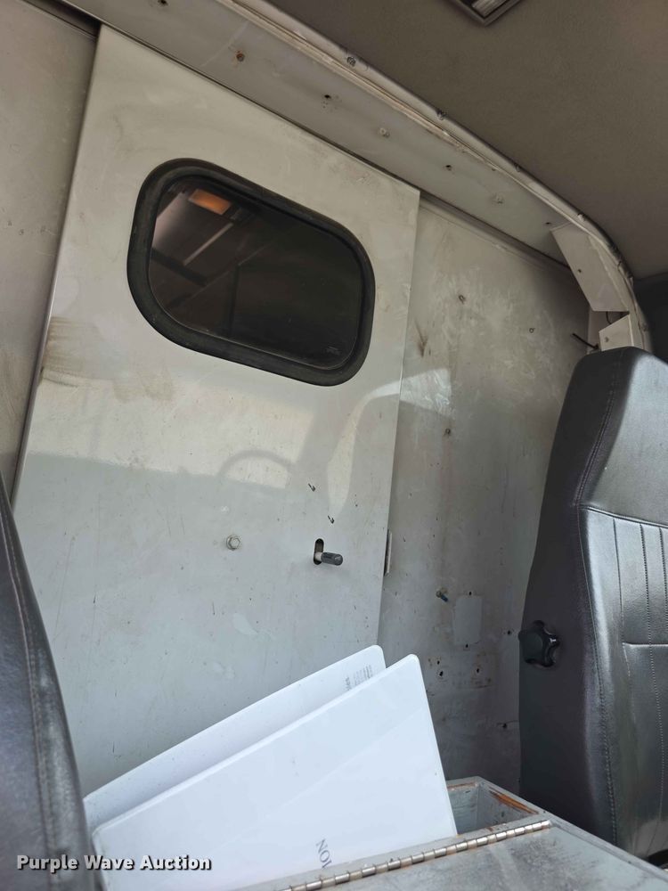 image for item FH6224 2005 GMC C5500 utility / service truck