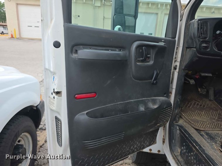 image for item FH6224 2005 GMC C5500 utility / service truck