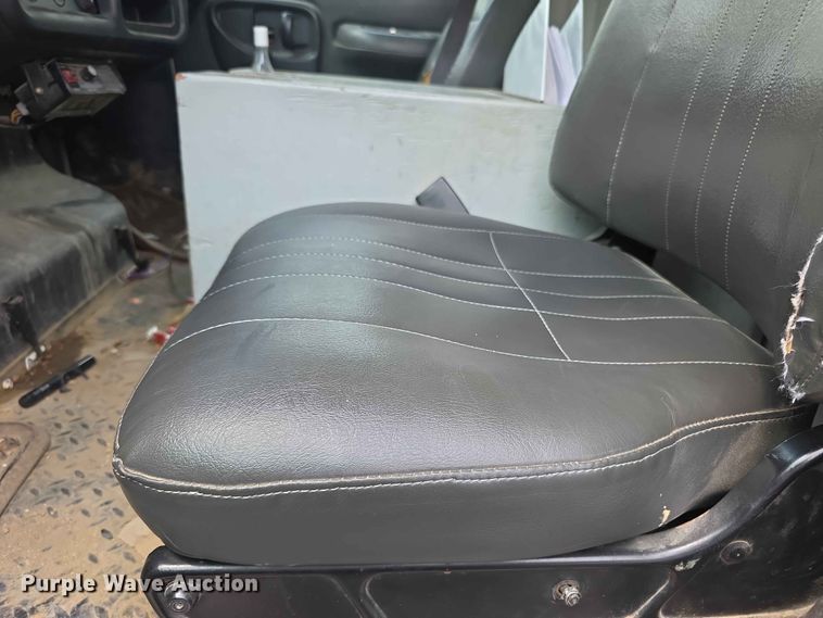 image for item FH6224 2005 GMC C5500 utility / service truck