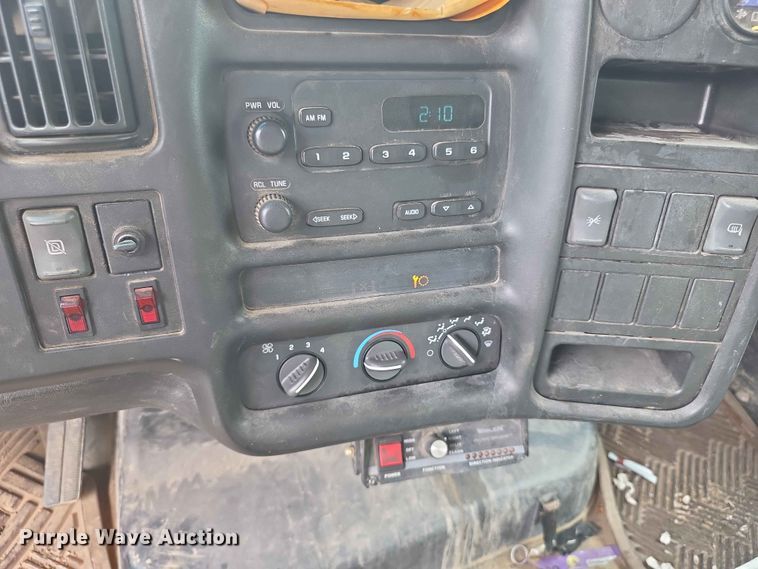 image for item FH6224 2005 GMC C5500 utility / service truck