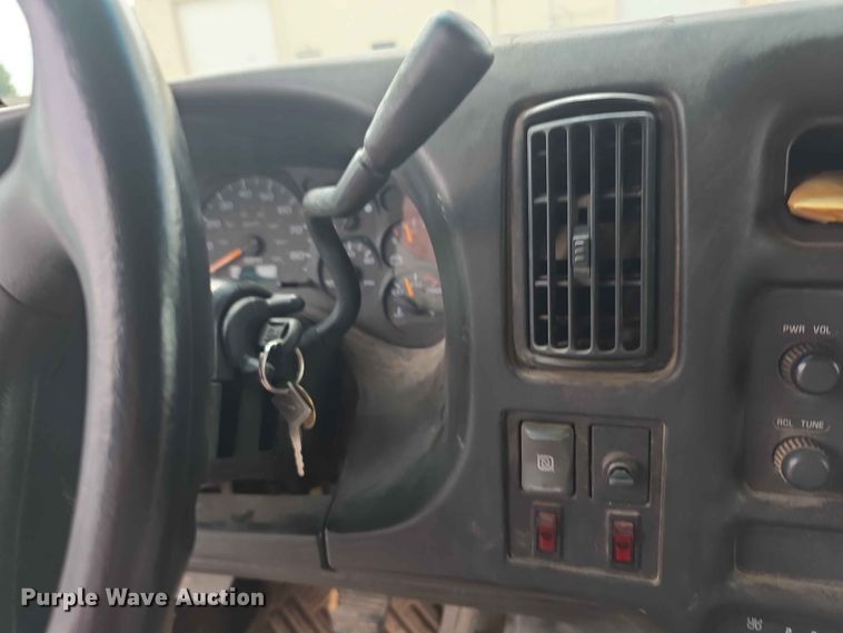 image for item FH6224 2005 GMC C5500 utility / service truck