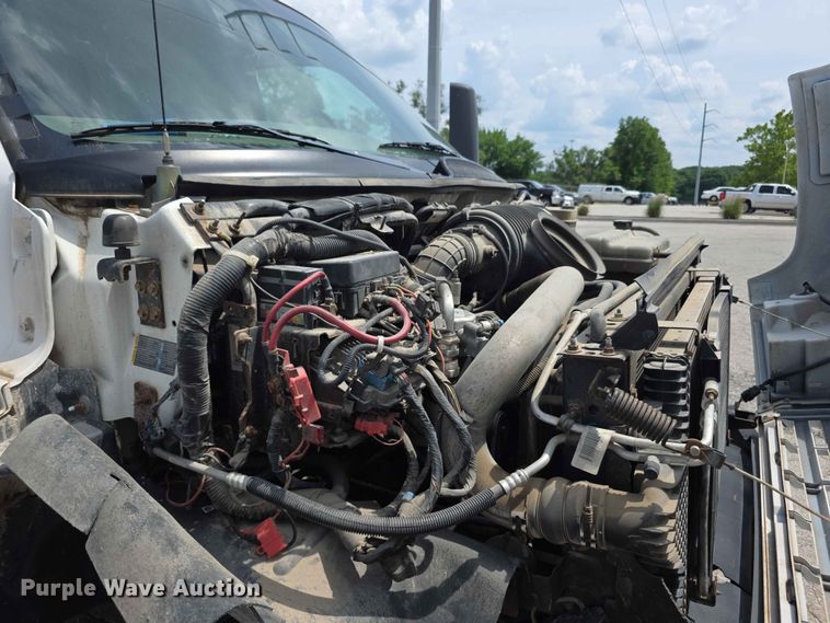 image for item FH6224 2005 GMC C5500 utility / service truck