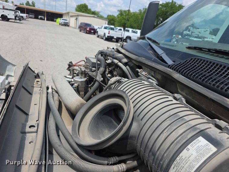 image for item FH6224 2005 GMC C5500 utility / service truck