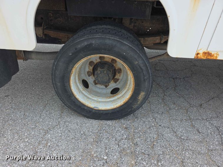 image for item FH6224 2005 GMC C5500 utility / service truck