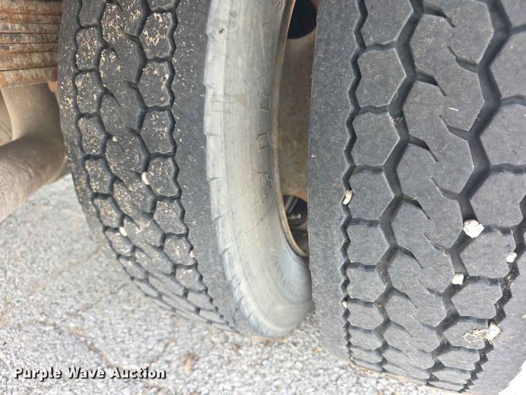 image for item FH6224 2005 GMC C5500 utility / service truck