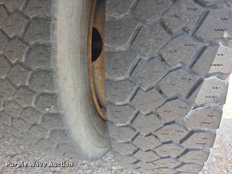 image for item FH6224 2005 GMC C5500 utility / service truck