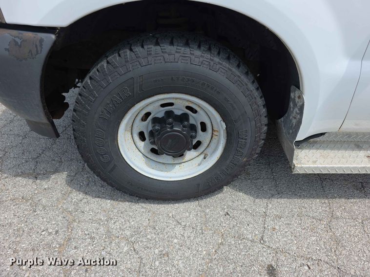 image for item FH6225 2003 Ford F250 Super Duty pickup truck