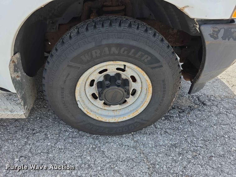 image for item FH6225 2003 Ford F250 Super Duty pickup truck