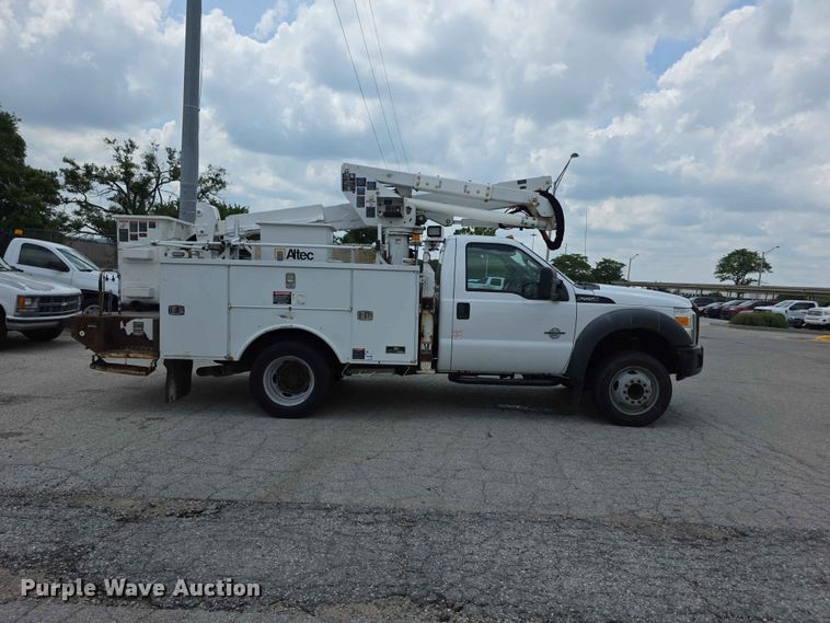 image for item FH6226 2011 Ford F550 Super Duty bucket truck