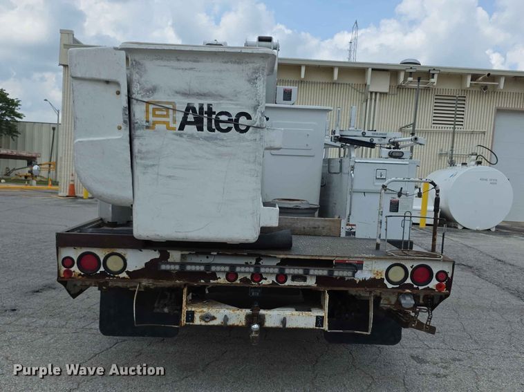 image for item FH6226 2011 Ford F550 Super Duty bucket truck
