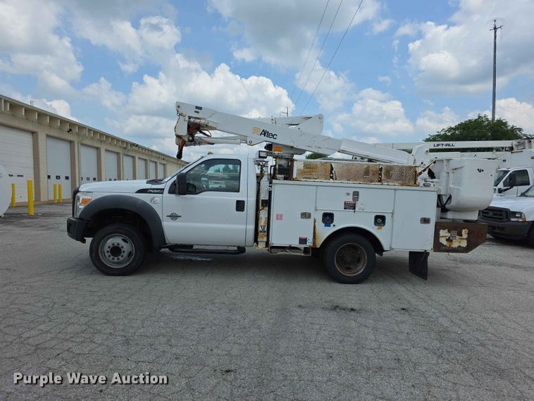 image for item FH6226 2011 Ford F550 Super Duty bucket truck