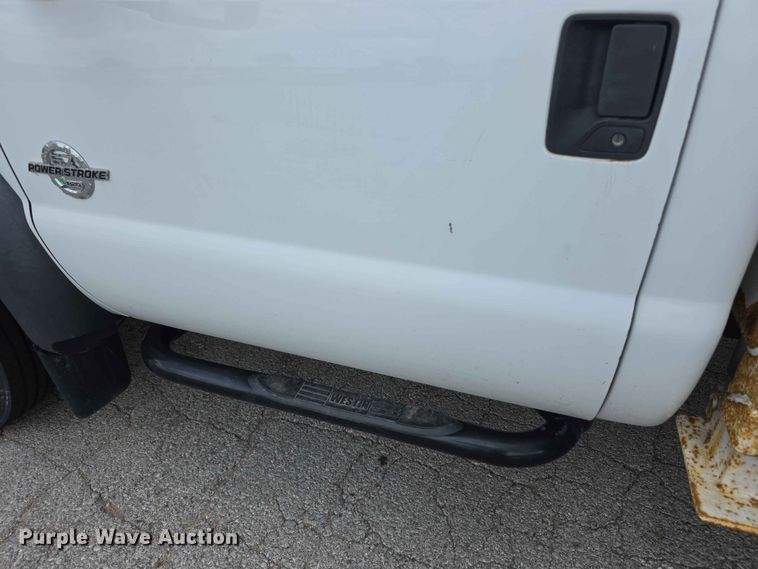 image for item FH6226 2011 Ford F550 Super Duty bucket truck