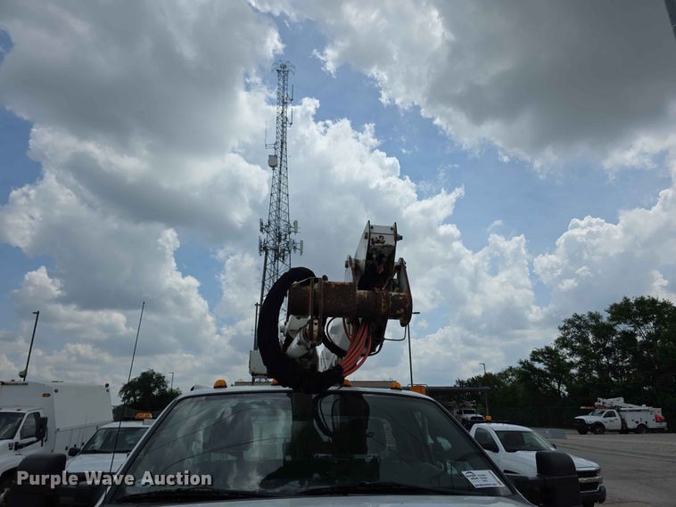 image for item FH6226 2011 Ford F550 Super Duty bucket truck