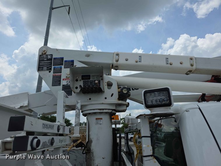 image for item FH6226 2011 Ford F550 Super Duty bucket truck