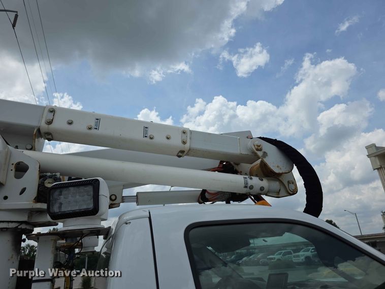 image for item FH6226 2011 Ford F550 Super Duty bucket truck