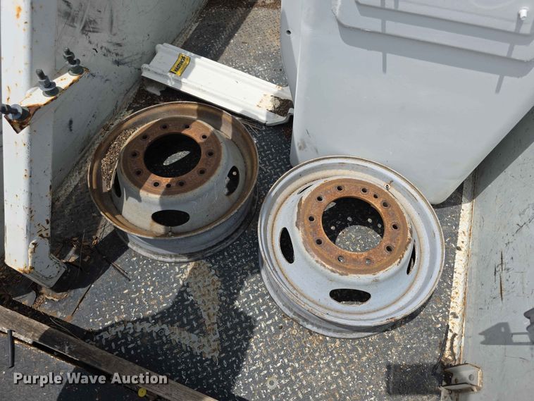 image for item FH6226 2011 Ford F550 Super Duty bucket truck