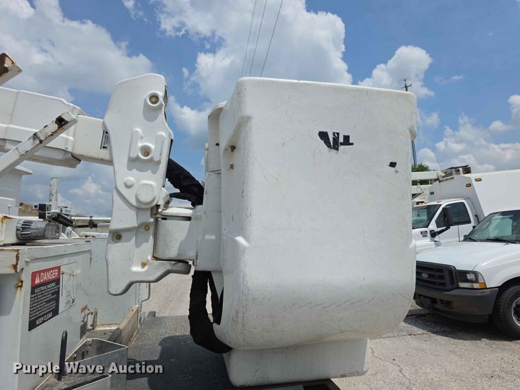 image for item FH6226 2011 Ford F550 Super Duty bucket truck