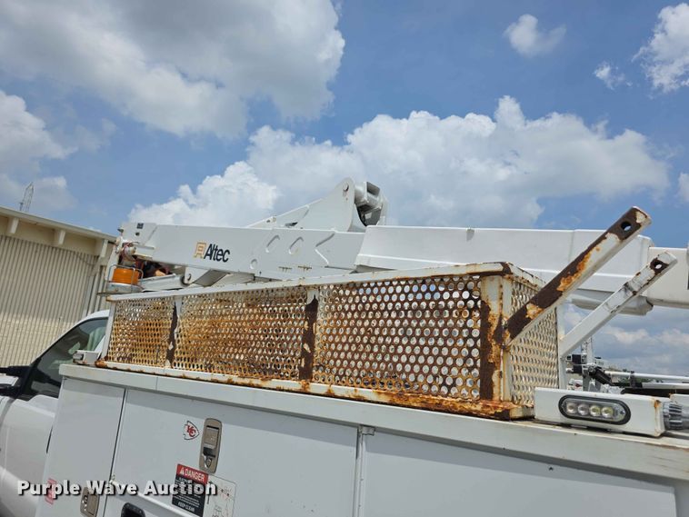 image for item FH6226 2011 Ford F550 Super Duty bucket truck