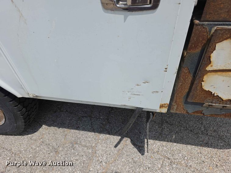 image for item FH6226 2011 Ford F550 Super Duty bucket truck