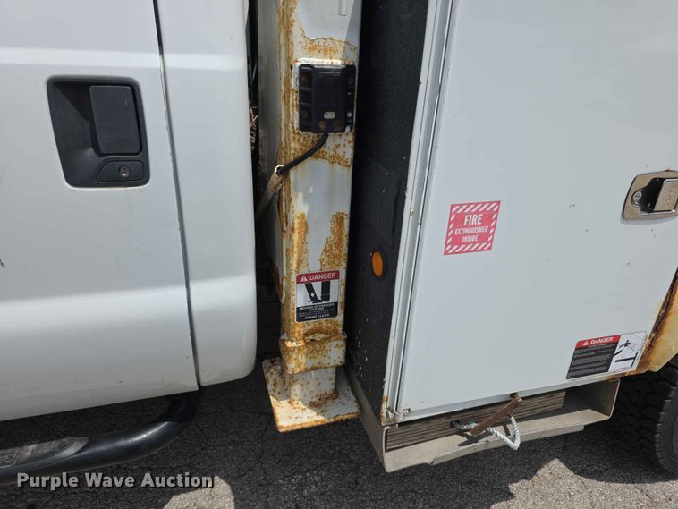 image for item FH6226 2011 Ford F550 Super Duty bucket truck