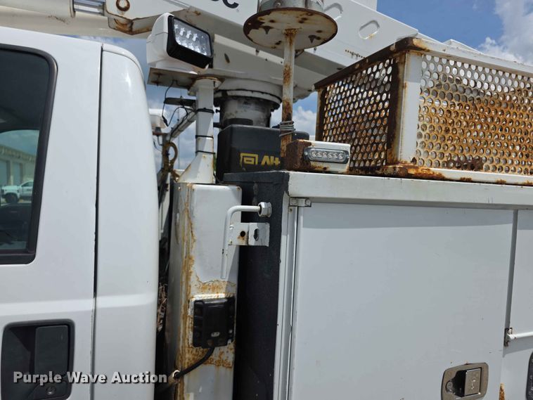 image for item FH6226 2011 Ford F550 Super Duty bucket truck