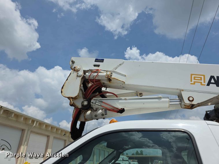 image for item FH6226 2011 Ford F550 Super Duty bucket truck